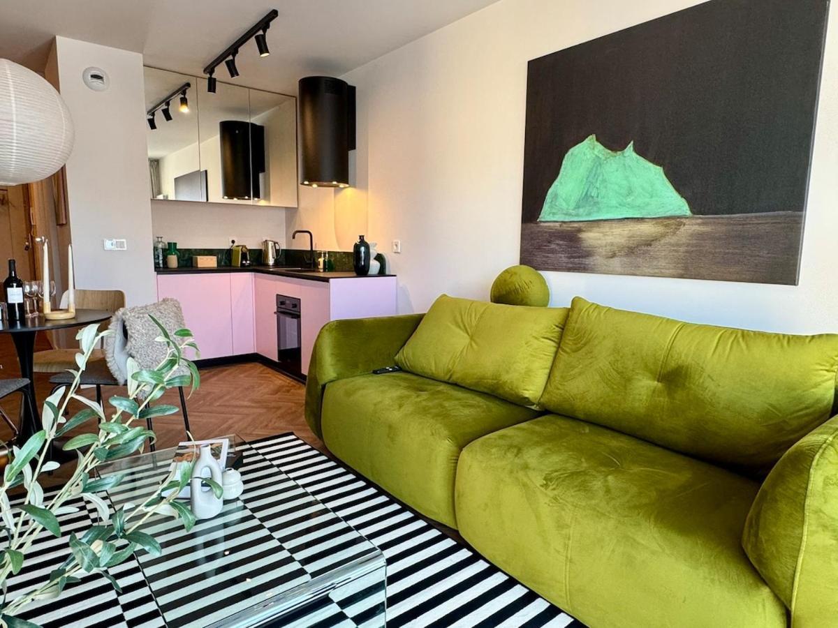 Apartment Family & Friends Art Piekny Widok Z Garazem
